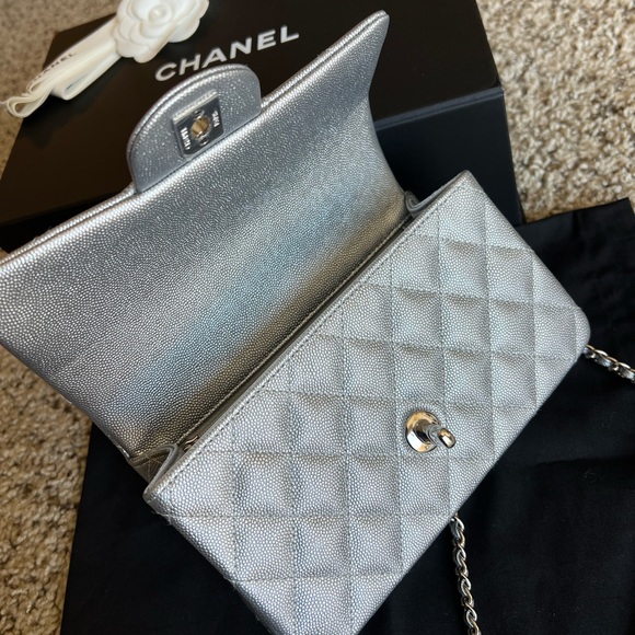(Sold) Chanel top handle bag - Picture 4 of 15